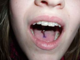 Alle Bilder &raquo; Piercings &raquo; Zunge